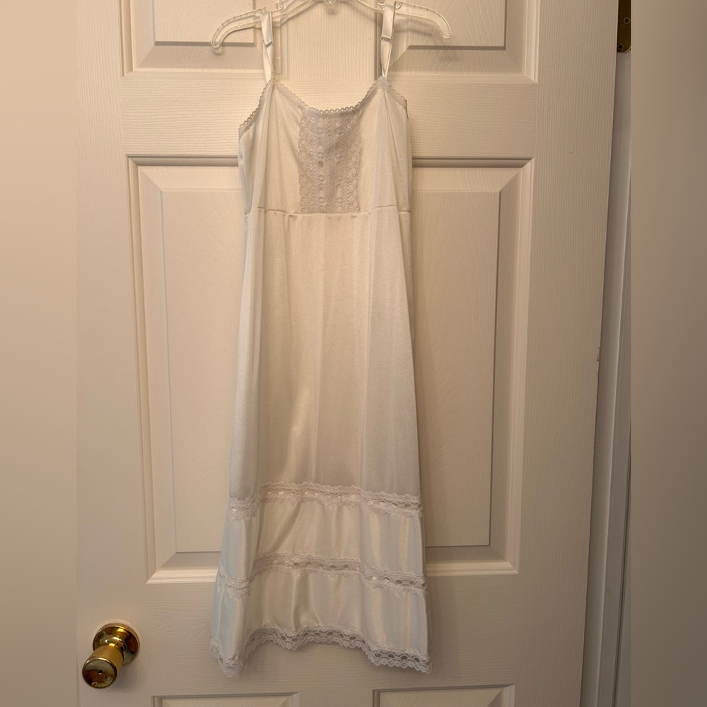 Girl’s size 8 slip